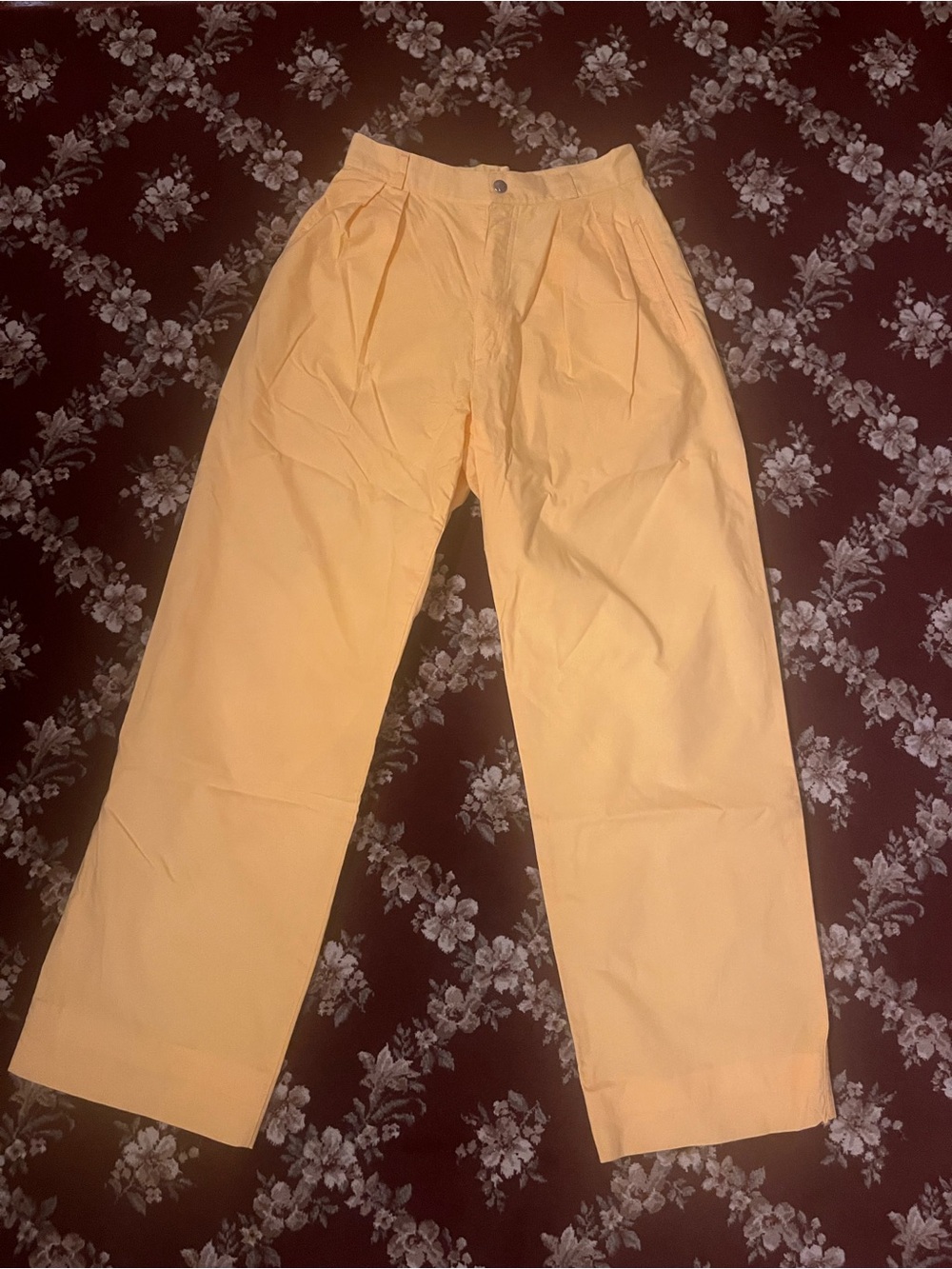 EUC vintage Liz Sport Wide Leg Pleated Pants in Pale Yellow